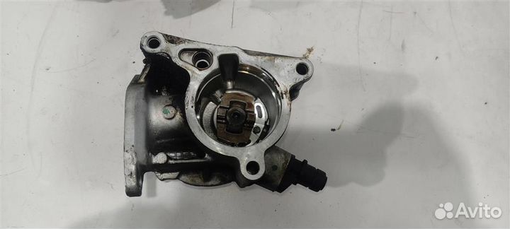 Насос вакуумный 06H145100AB 1.8 tfsi Skoda