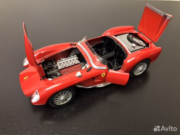 Модель burago 1:18 Ferrari