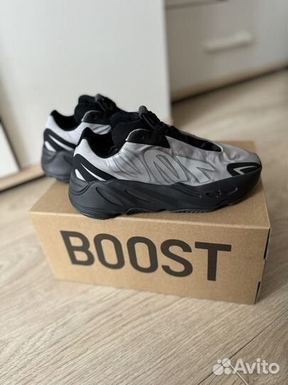 Adidas yeezy boost 700 mnvn