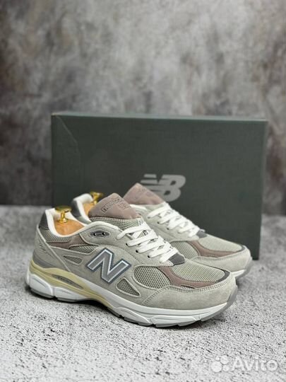 New Balance 990