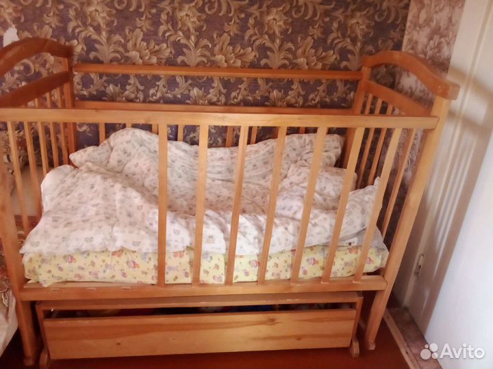 Детская кровать маятник