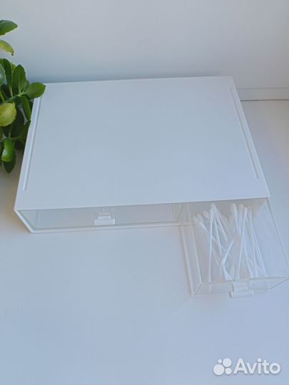 Пластиковый бокс для косметики и мелочей