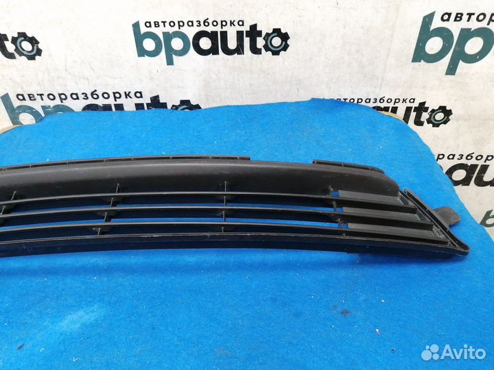 Решётка переднего бампера нижняя 53112-12230