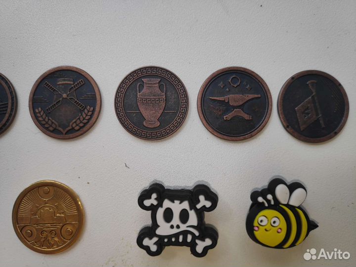 Монеты из Пятерочки и клиперсы из Дикси