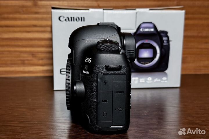 Зеркальный фотоаппарат Canon EOS 5D mark IV