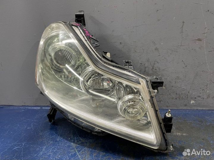 Фара ксенон правая Infiniti M Y50