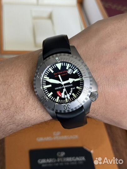 Girard-Perregaux Sea Hawk Pro 44 Titanium 3000m