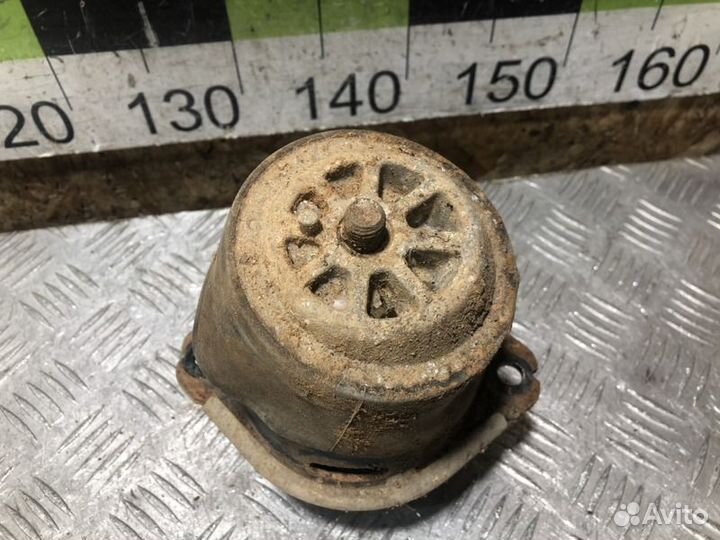 Опора двигателя правая Volkswagen Touareg 2002 201