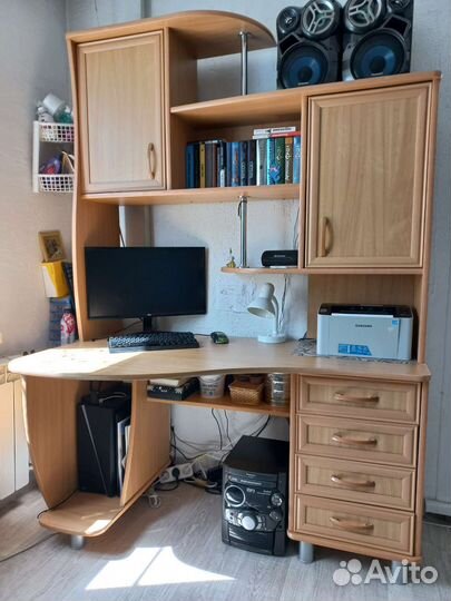 Компьютерный стол