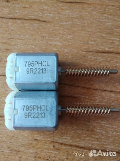 Двигатель для открывания дверей