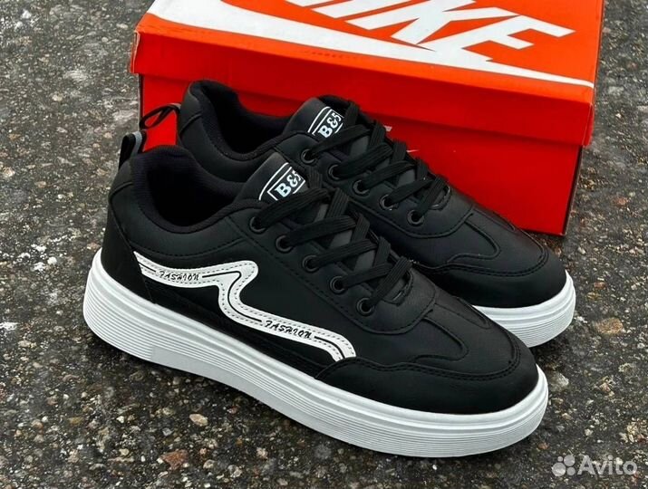 Кроссовки новые 39 размер