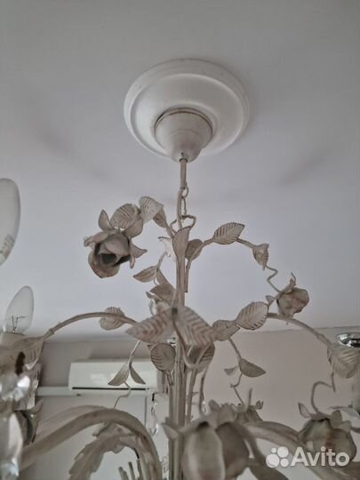 Люстра с розами