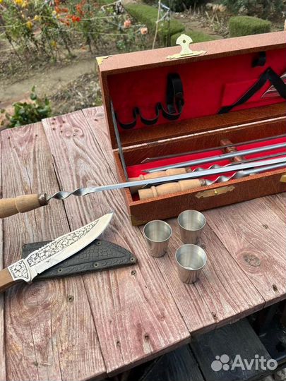 Подарочный набор для пикника в чемодане