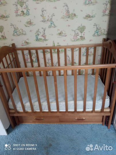 Детская кроватка с маятником и ящиком