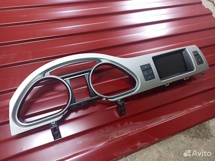 Панель с монитором Audi Q7