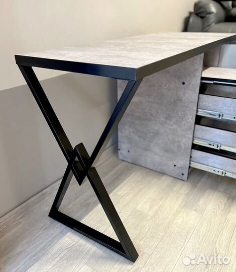 Маникюрный стол