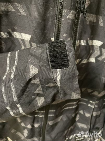 Спортивная куртка женская