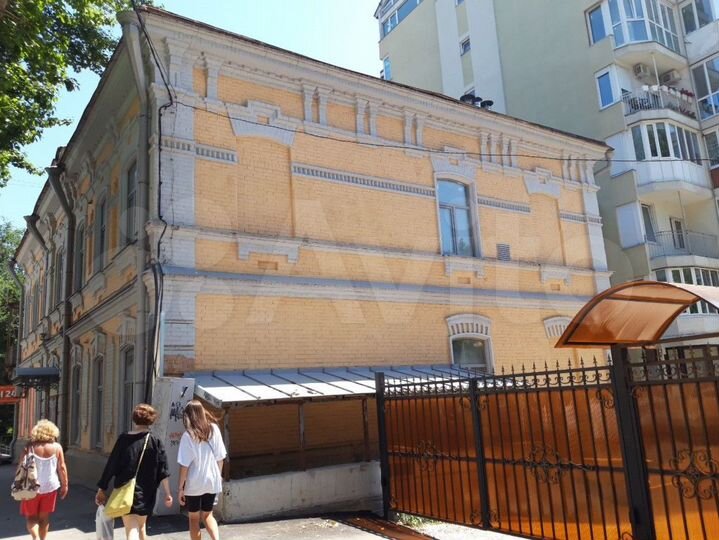 Помещение возле набережной