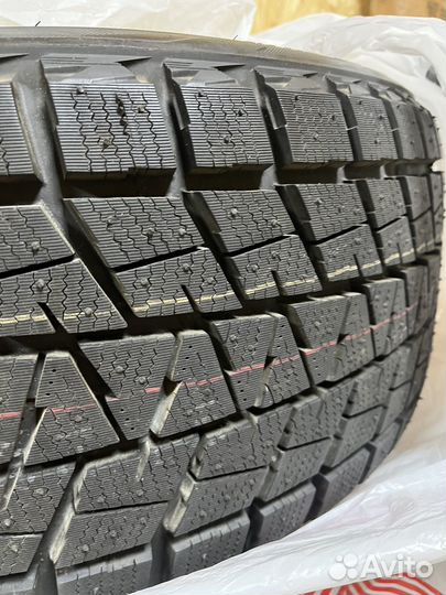 Bridgestone Blizzak DM-V1 275/40 R20 106R