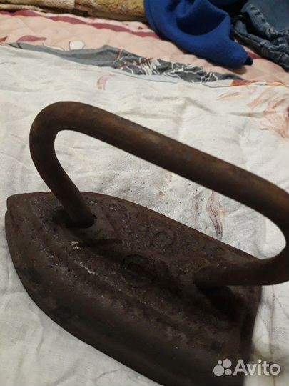 Старинный утюг чугунный