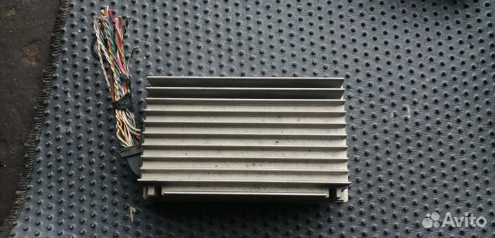 Усилитель системы Hi-Fi на BMW X5 E70