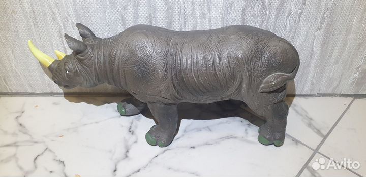 Мягкий резиновый носорог 44см