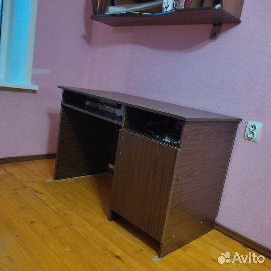 Письменный стол