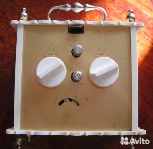 Часы будильник. Часы настольные