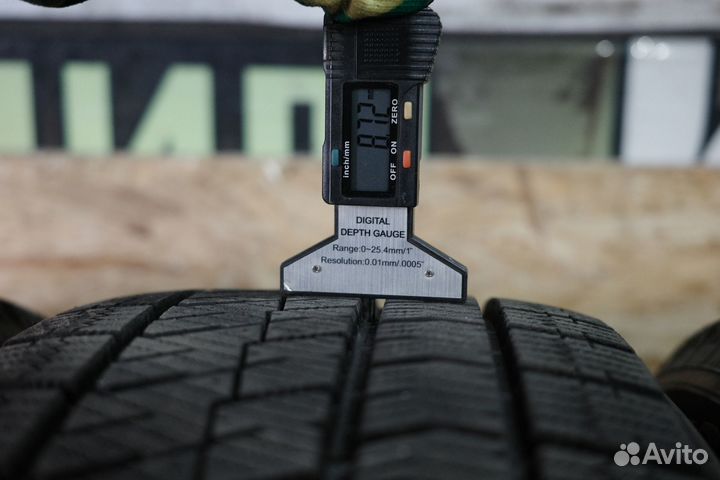 Bridgestone Blizzak VRX2 215/60 R17 96Q