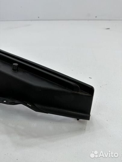 Skoda Octavia A7 кронштейн полки багажника левый