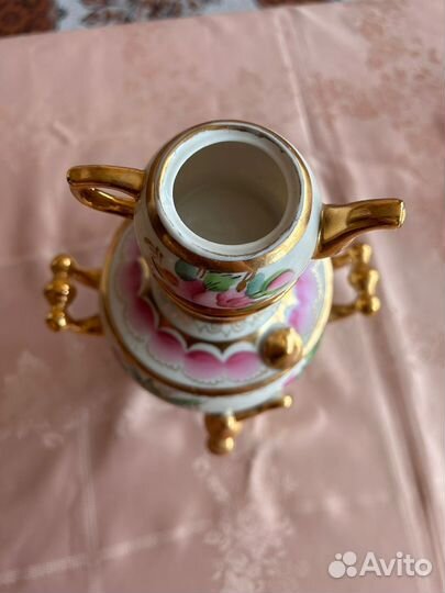 Фарфоровый 