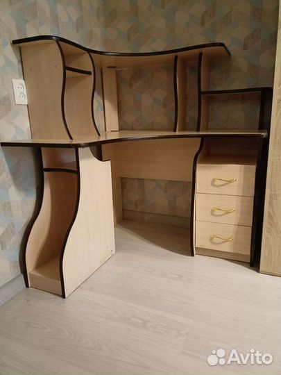 Компьютерный стол