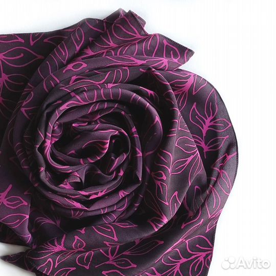 Шарф с розовыми веточками шелковый женский