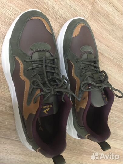 Кроссовки новые 40