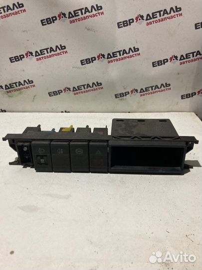 Кнопка аварийной сигнализации Audi 100 C4 седан 2