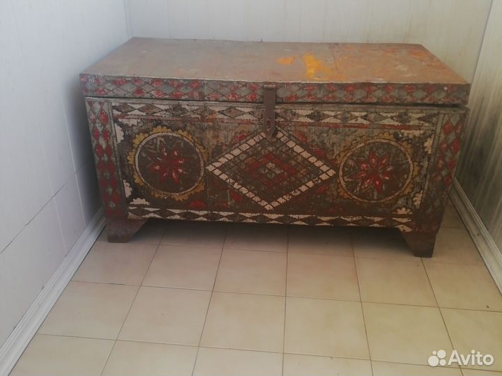 Сундук деревянный старинный