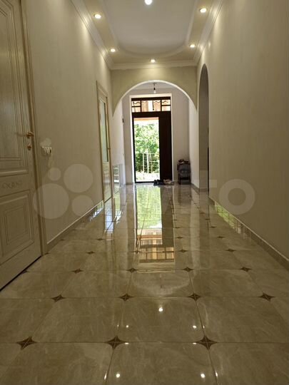 Дом 240 м² на участке 8 сот.