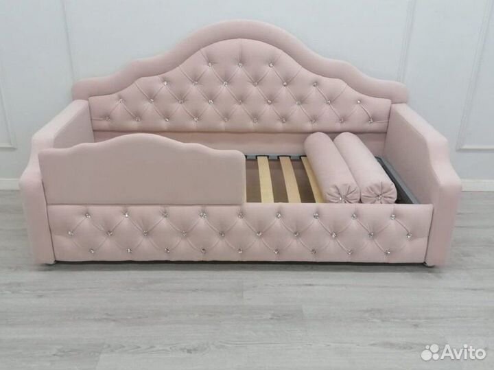 Детская кровать с подъемным механизмом