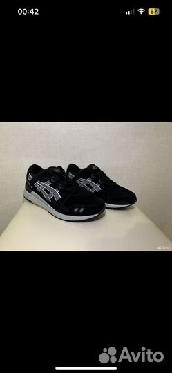 Кроссовки женские asics