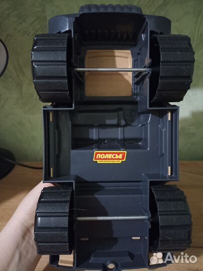 Игрушечная машина