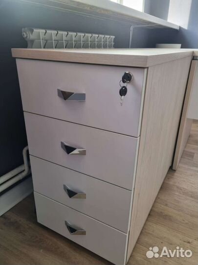 Офисная мебель бу 2022 года стол, тумба, шкаф