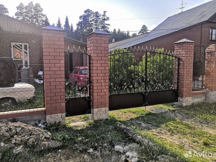 Кованые ворота, забор