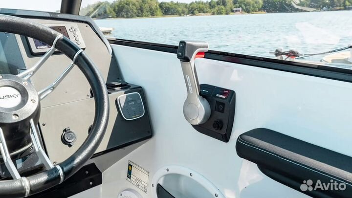 Финский катер Finnmaster Husky R8 (2021)