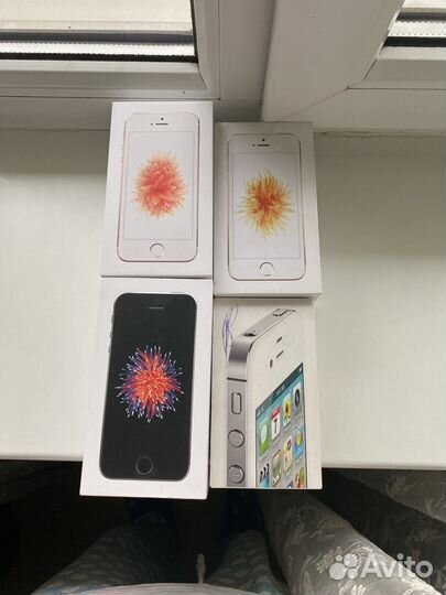 Коробки от айфона se, 4s