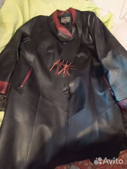 Женский кожаный плащ большого размера