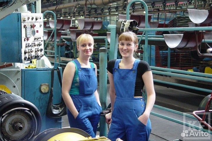 Сборщица пластиковых изделий