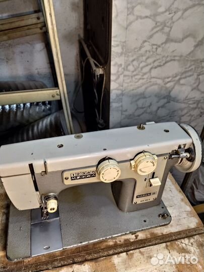 Швейная машина Чайка 3