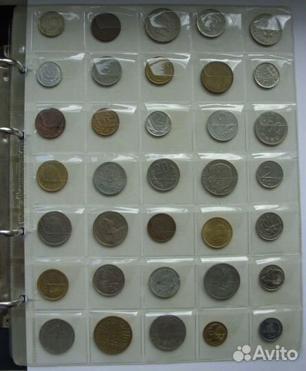 Альбом монет мира 328 шт