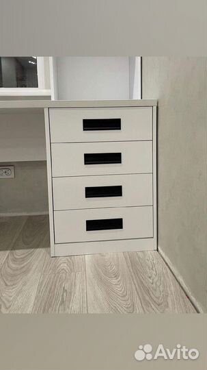 Стол в детскую