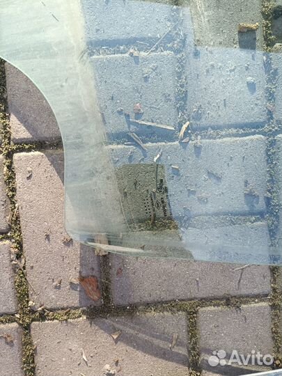 Стекло передней левой двери Renault Sandero